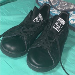 Black Adidas Stan Smith Shoes
